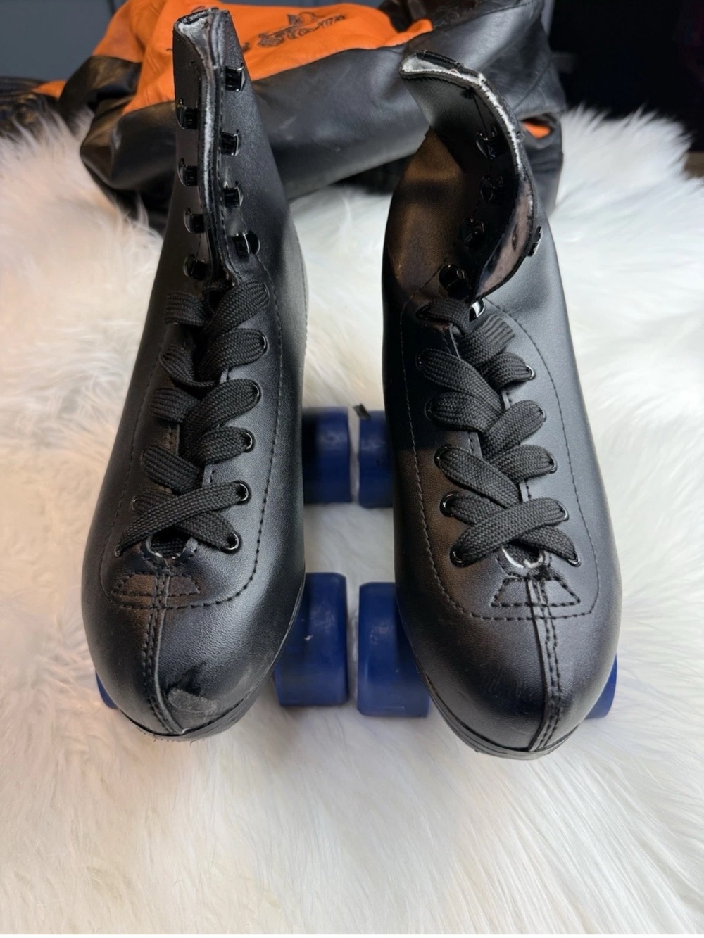 Black Men's Quad Roller Skates - Classic Smooth Finish